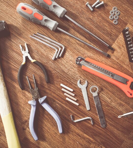 tools-864983_1280